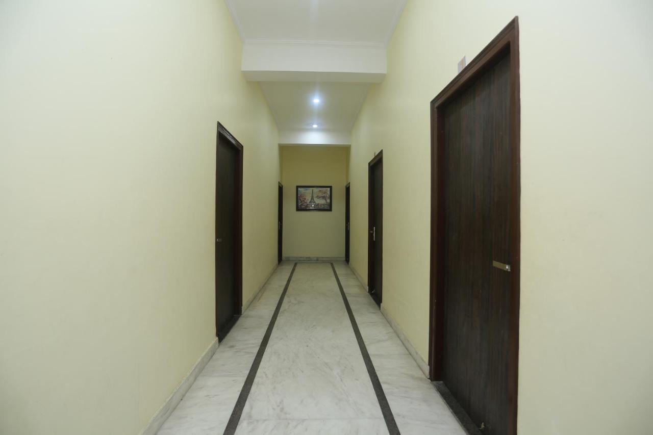Oyo 16995 Sr Blessings Hotel Chinhat Exterior foto